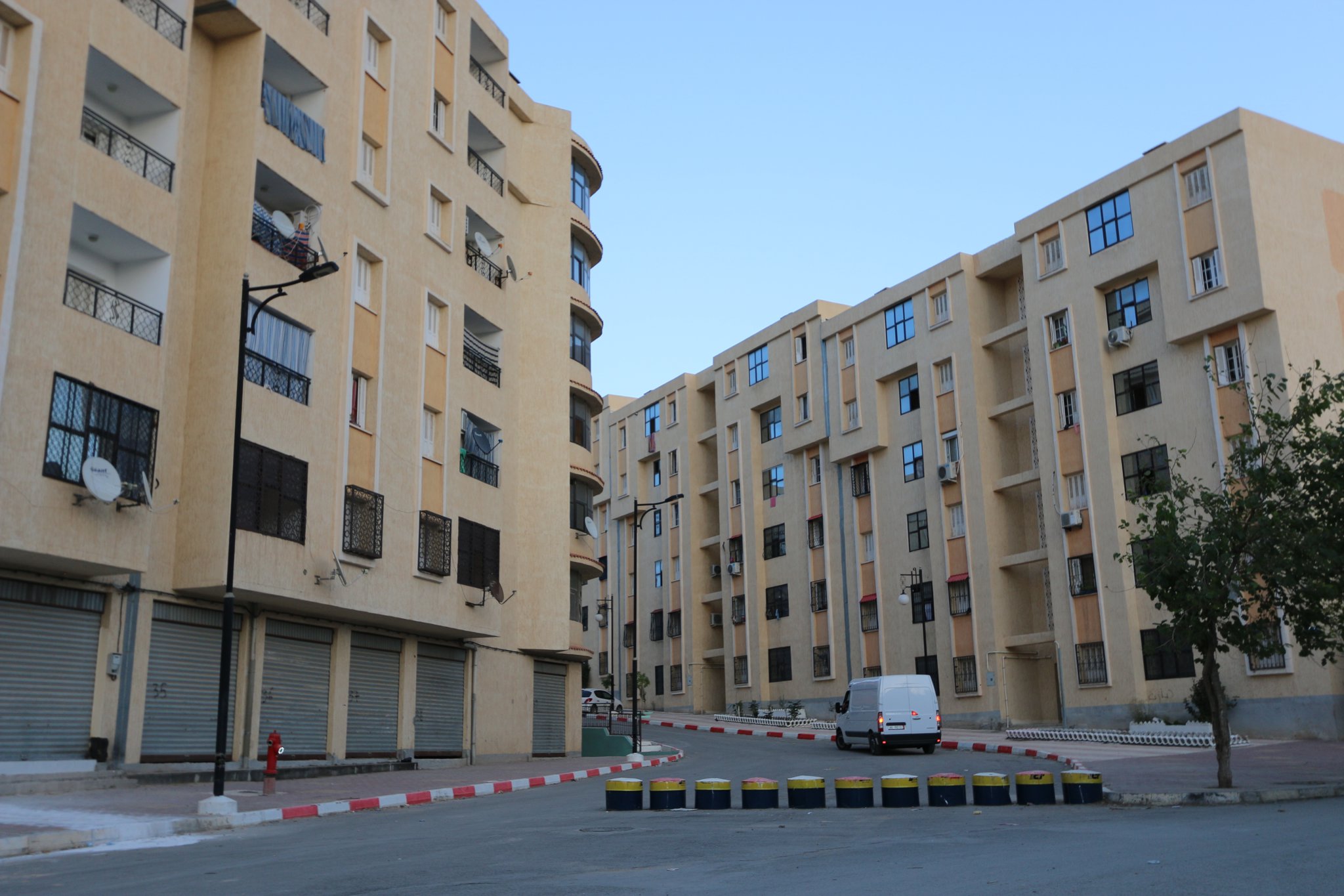 Images de la catégorie 26 Locaux commerciaux situés à la cité BOUREFREF  