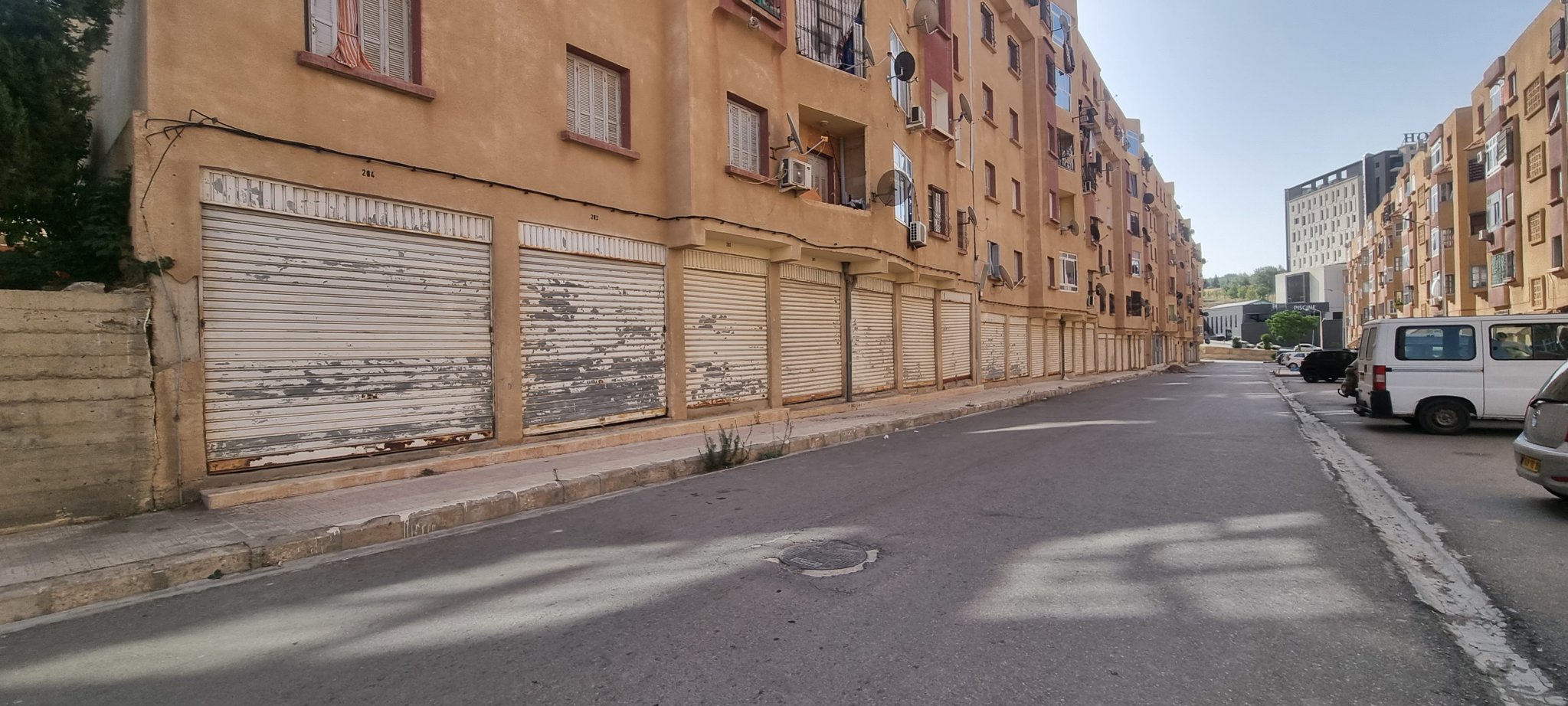 Image de 04 locaux commerciaux situés à cité El Gasria SETIF